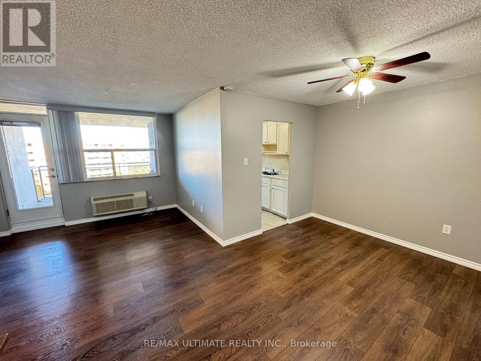 1004 - 966 Inverhouse Drive, Mississauga, Ontario  L5J 4B6 - Photo 4 - W12501588