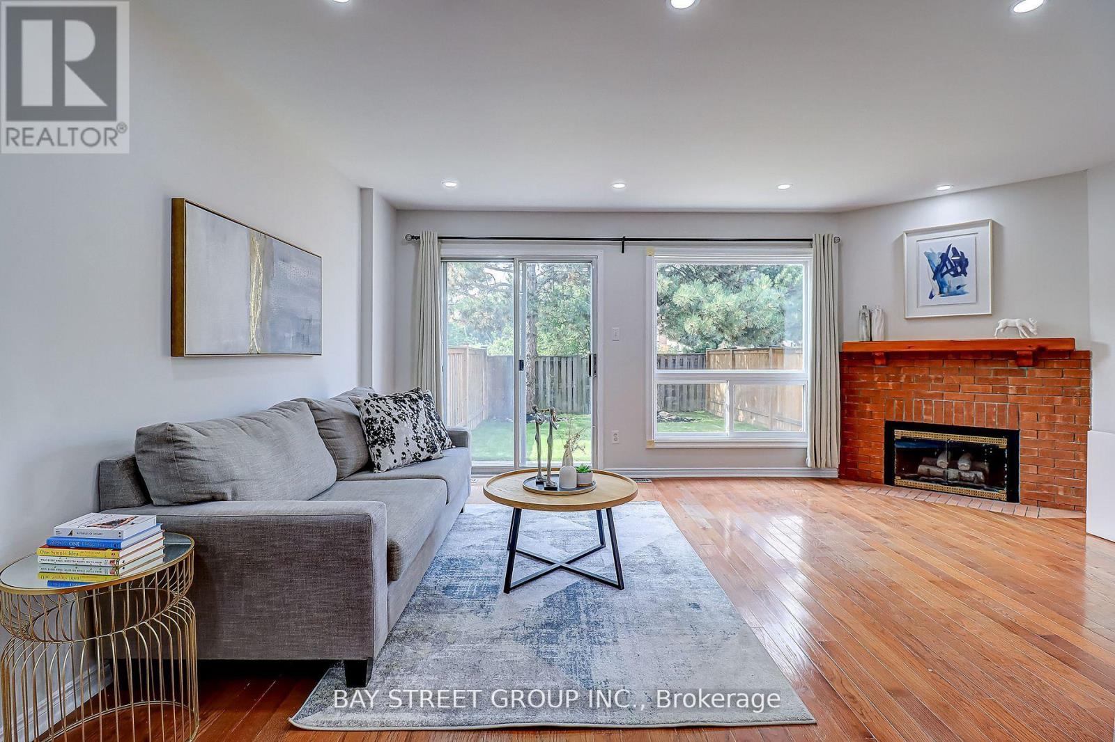 679 Constellation Drive, Mississauga, Ontario  L5R 2V9 - Photo 10 - W12501618