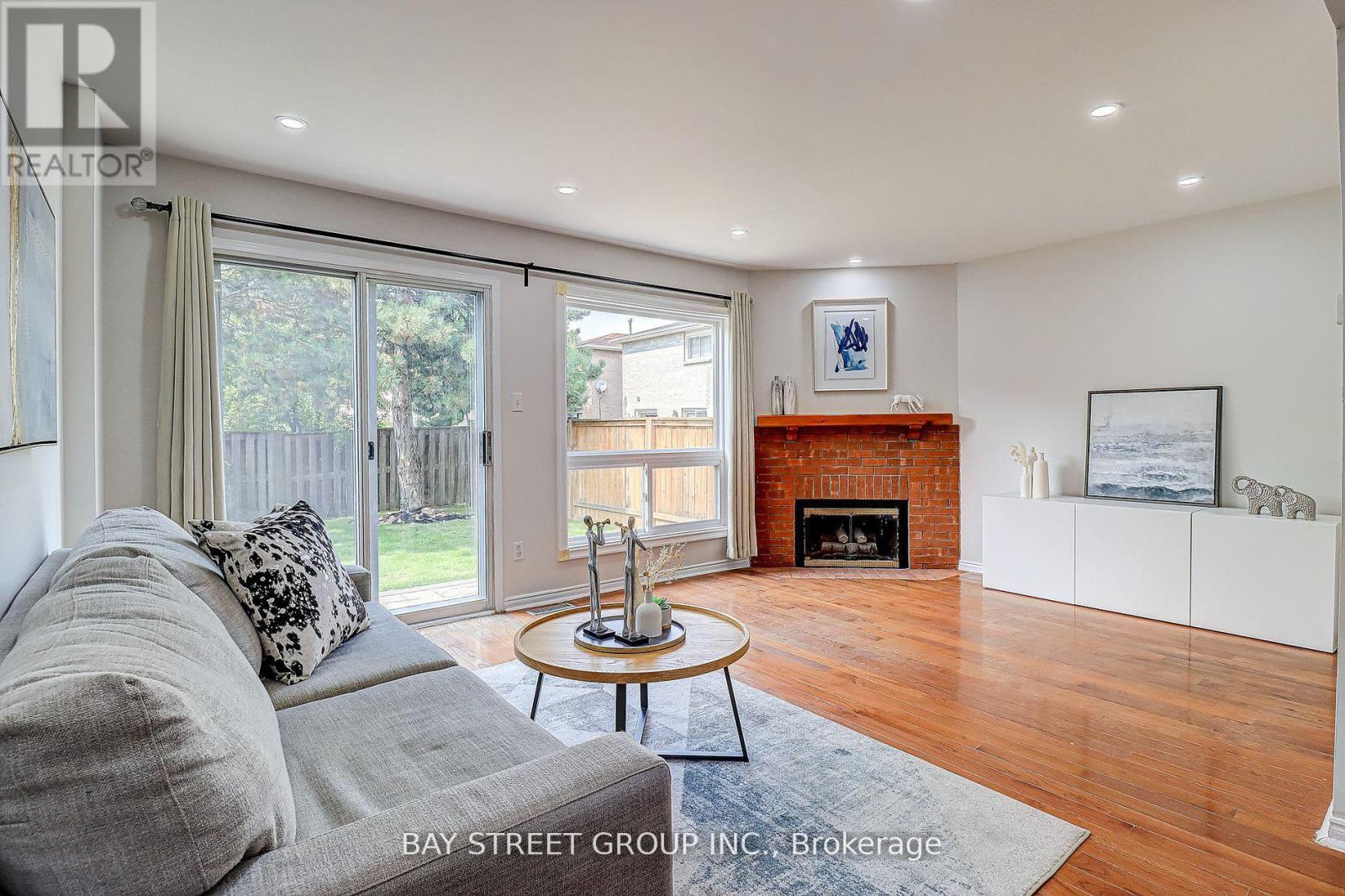 679 Constellation Drive, Mississauga, Ontario  L5R 2V9 - Photo 13 - W12501618