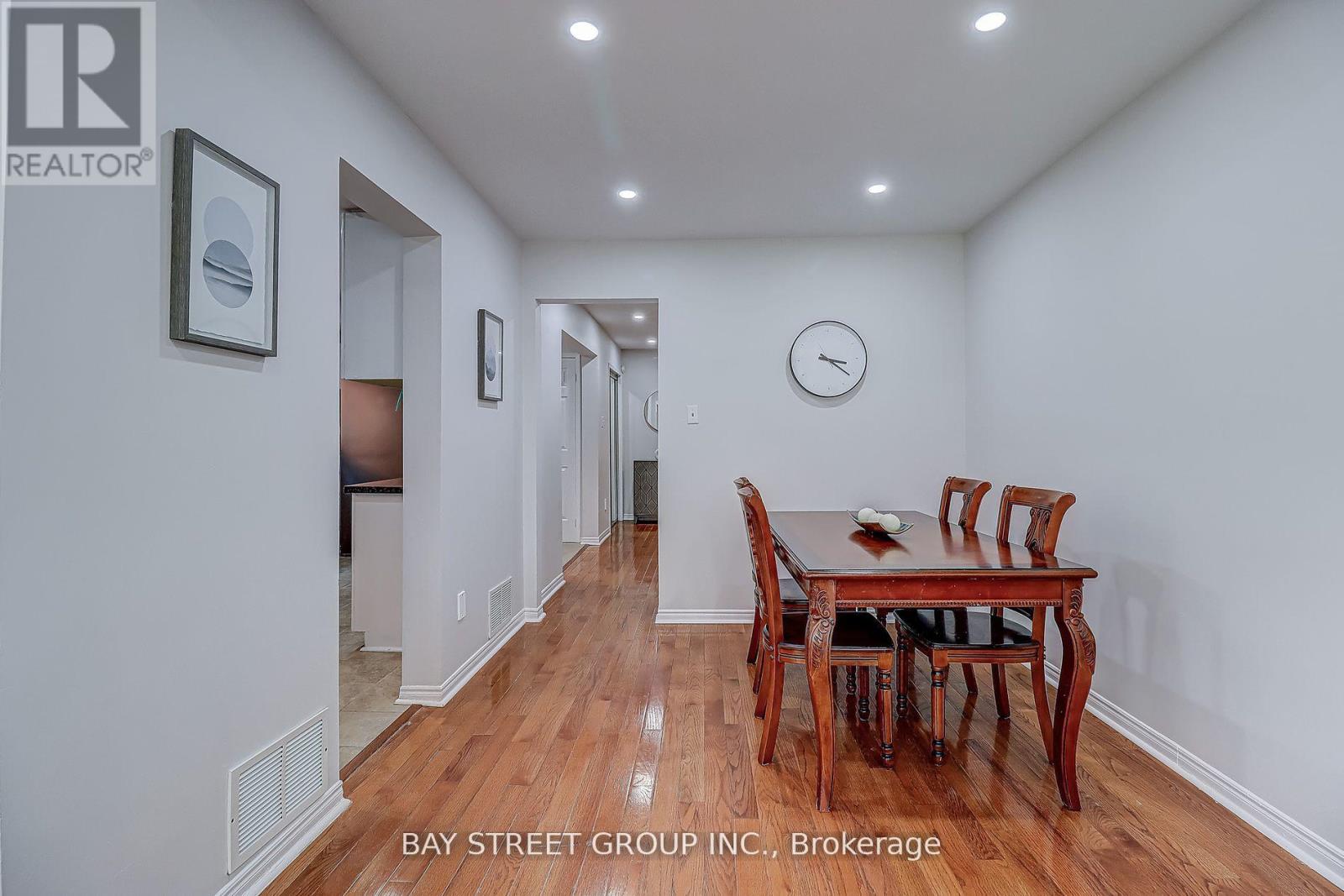 679 Constellation Drive, Mississauga, Ontario  L5R 2V9 - Photo 17 - W12501618