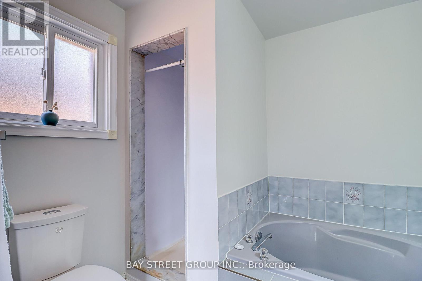 679 Constellation Drive, Mississauga, Ontario  L5R 2V9 - Photo 23 - W12501618