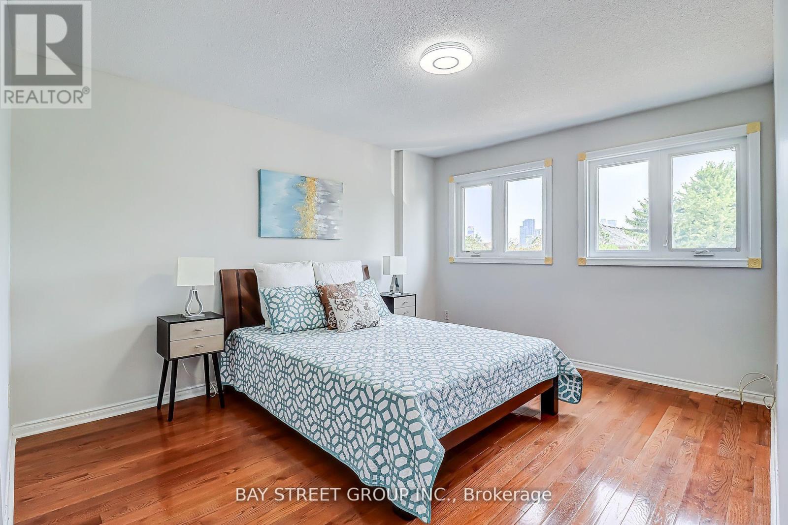 679 Constellation Drive, Mississauga, Ontario  L5R 2V9 - Photo 30 - W12501618