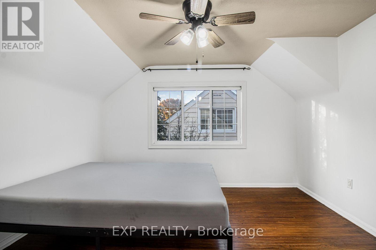 6 Erlesmere Avenue, Brampton (Brampton East), Ontario  L6W 2T5 - Photo 15 - W12501636