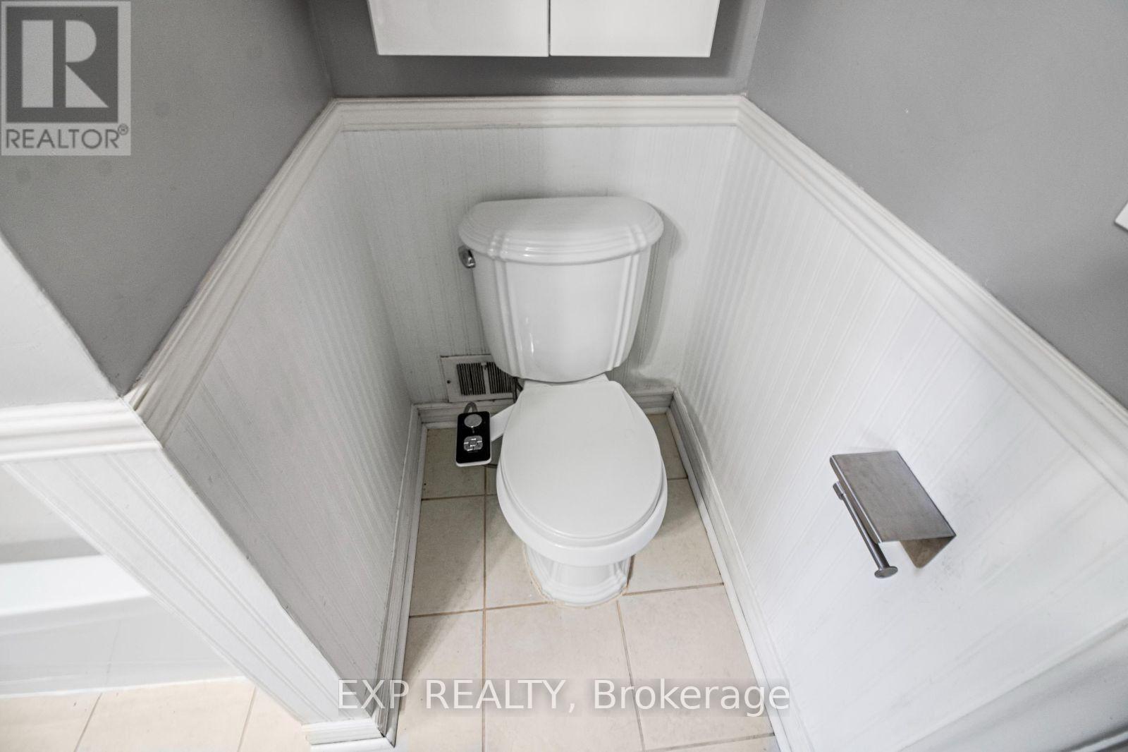 6 Erlesmere Avenue, Brampton (Brampton East), Ontario  L6W 2T5 - Photo 18 - W12501636