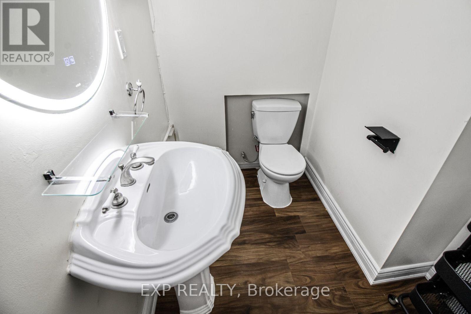 6 Erlesmere Avenue, Brampton (Brampton East), Ontario  L6W 2T5 - Photo 23 - W12501636