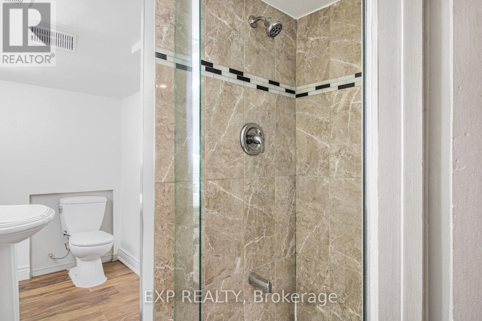 6 Erlesmere Avenue, Brampton (Brampton East), Ontario  L6W 2T5 - Photo 24 - W12501636