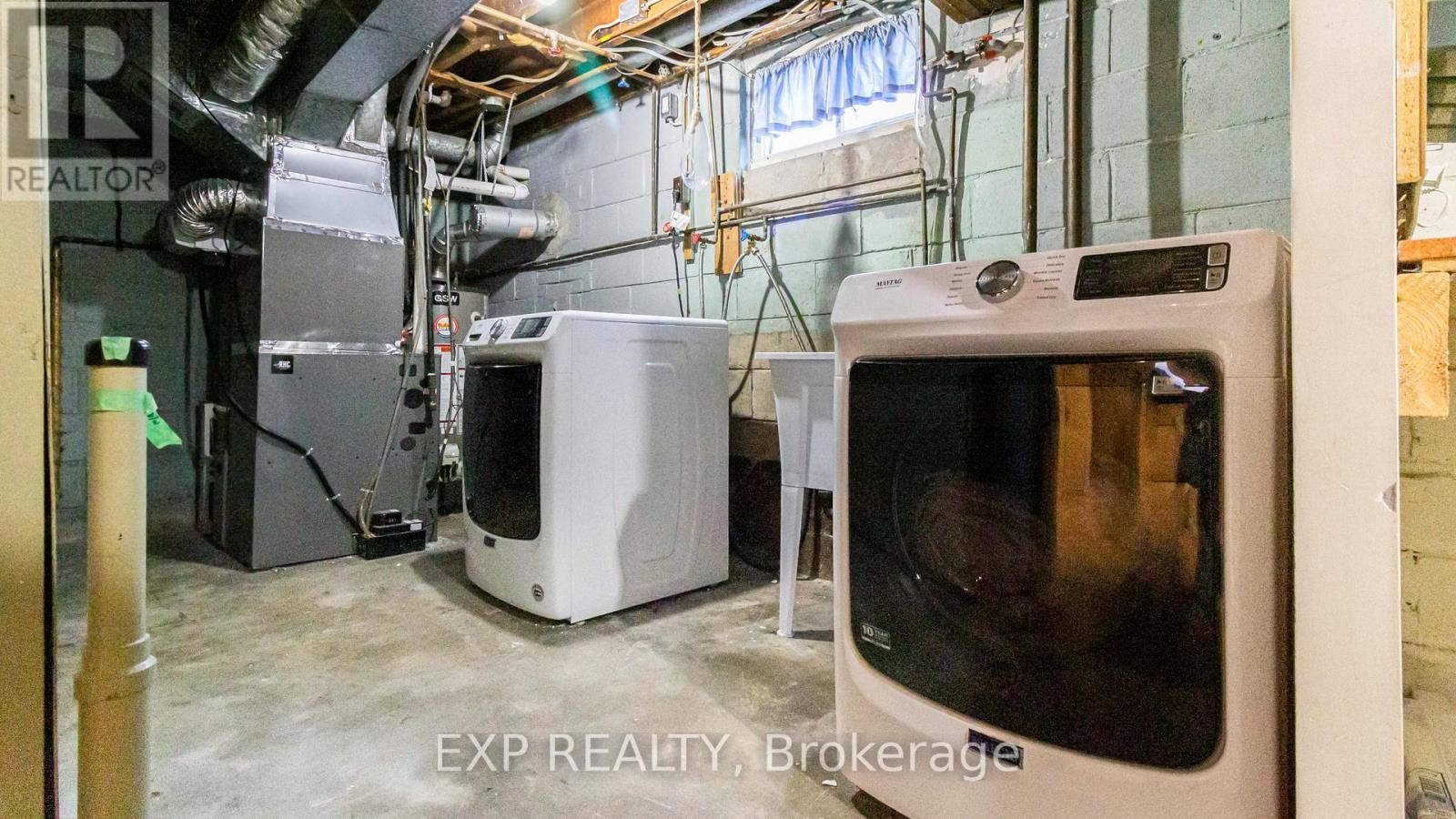 6 Erlesmere Avenue, Brampton (Brampton East), Ontario  L6W 2T5 - Photo 28 - W12501636