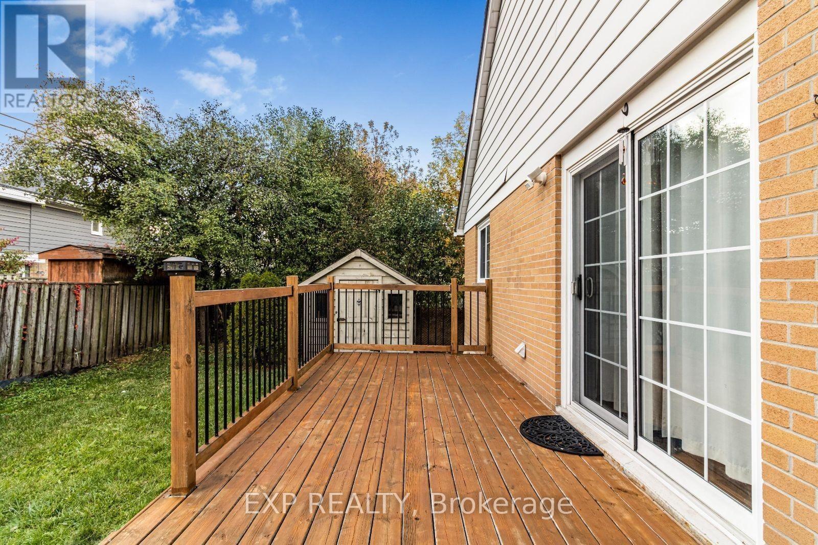 6 Erlesmere Avenue, Brampton (Brampton East), Ontario  L6W 2T5 - Photo 29 - W12501636