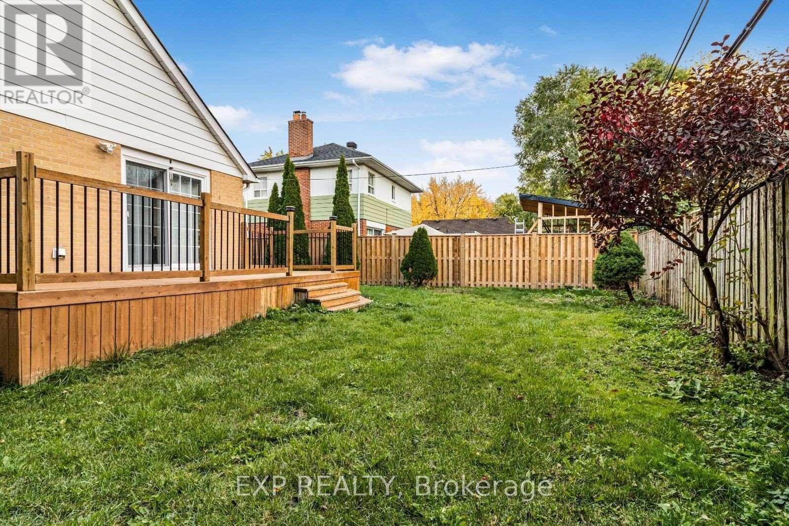 6 Erlesmere Avenue, Brampton (Brampton East), Ontario  L6W 2T5 - Photo 30 - W12501636