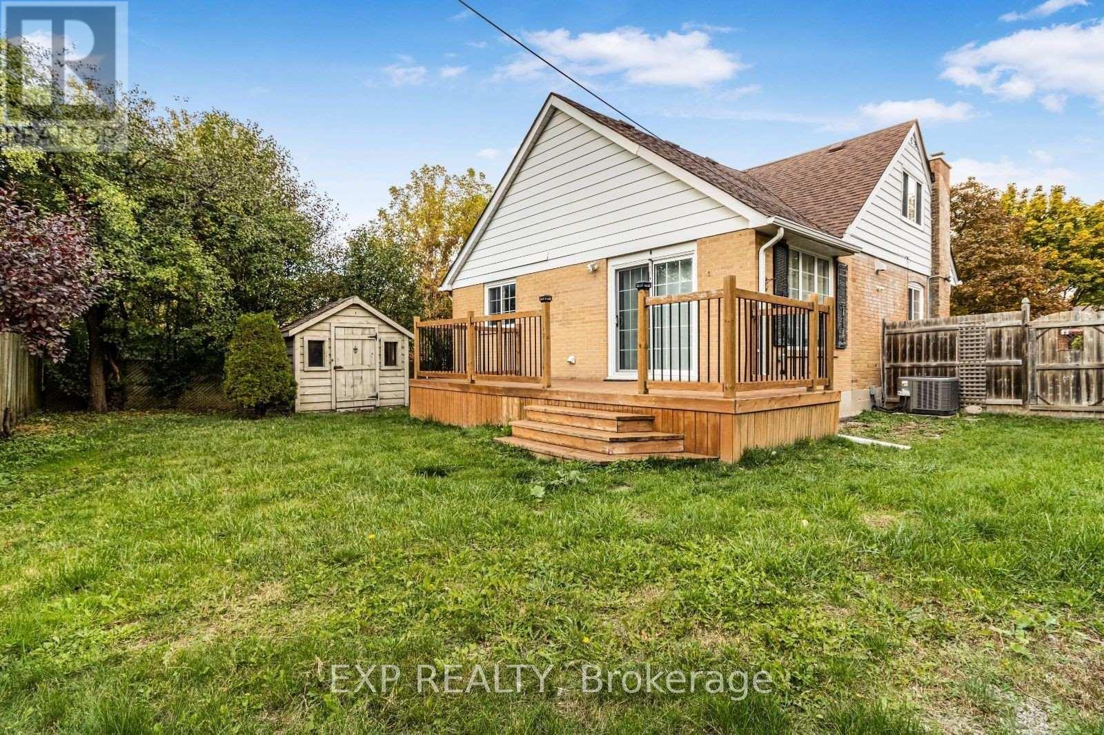 6 Erlesmere Avenue, Brampton (Brampton East), Ontario  L6W 2T5 - Photo 31 - W12501636