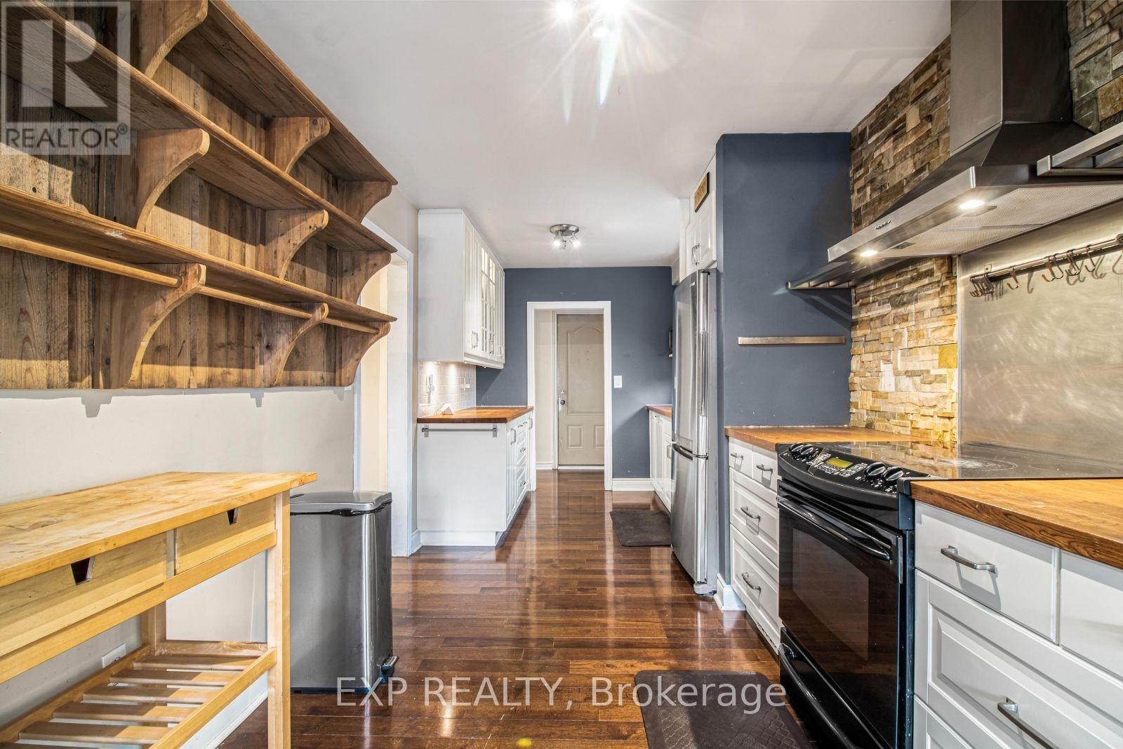 6 Erlesmere Avenue, Brampton (Brampton East), Ontario  L6W 2T5 - Photo 7 - W12501636