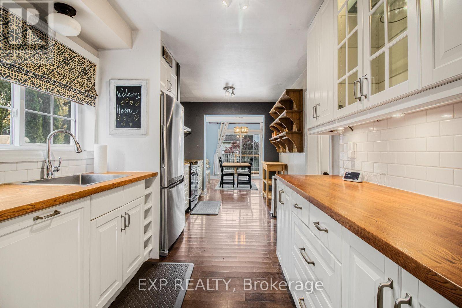 6 Erlesmere Avenue, Brampton (Brampton East), Ontario  L6W 2T5 - Photo 9 - W12501636