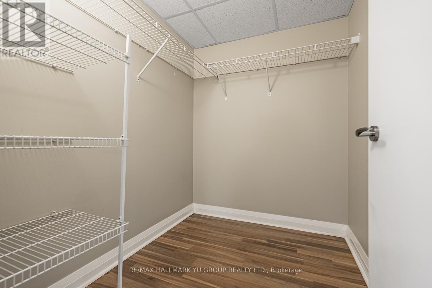 1008 - 1 Valhalla Inn Road, Toronto, Ontario  M9B 1S9 - Photo 16 - W12501652