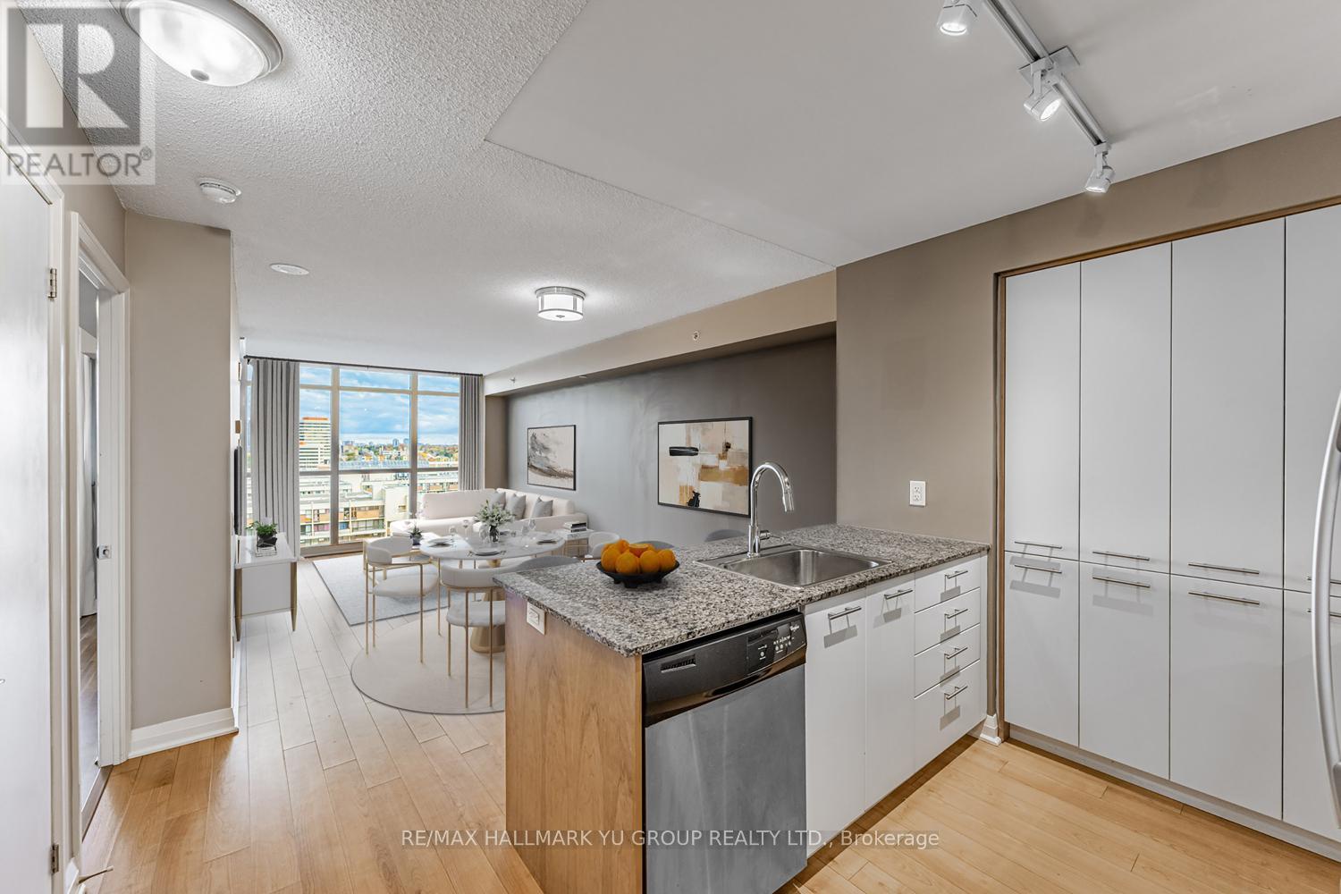 1008 - 1 Valhalla Inn Road, Toronto, Ontario  M9B 1S9 - Photo 2 - W12501652