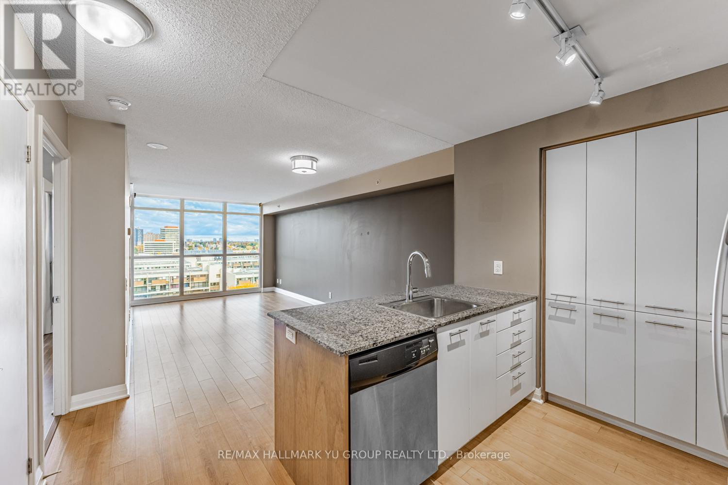 1008 - 1 Valhalla Inn Road, Toronto, Ontario  M9B 1S9 - Photo 3 - W12501652