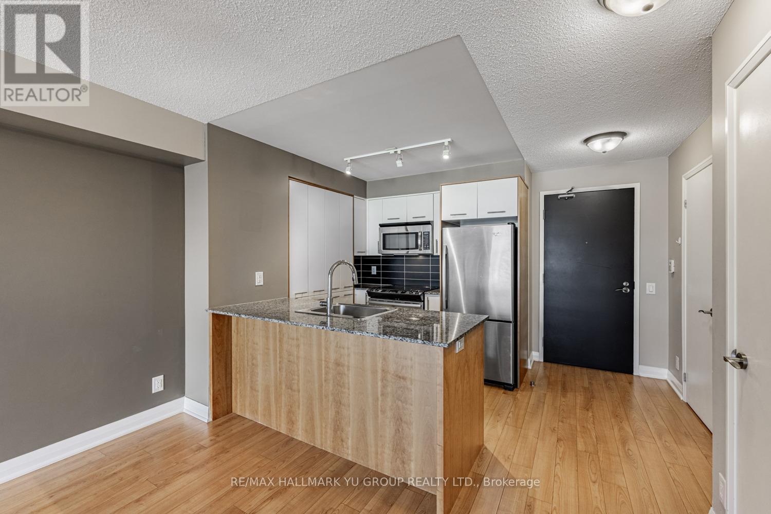 1008 - 1 Valhalla Inn Road, Toronto, Ontario  M9B 1S9 - Photo 4 - W12501652