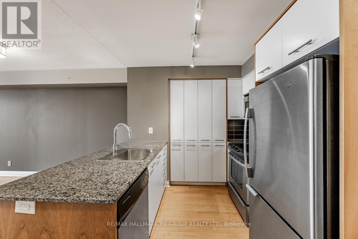 1008 - 1 Valhalla Inn Road, Toronto, Ontario  M9B 1S9 - Photo 5 - W12501652