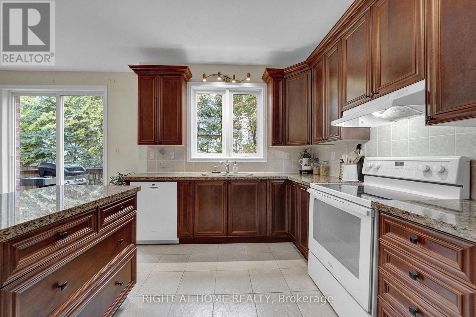 187 Woodbine Avenue, Oshawa, Ontario  L1L 0A5 - Photo 3 - E12501780