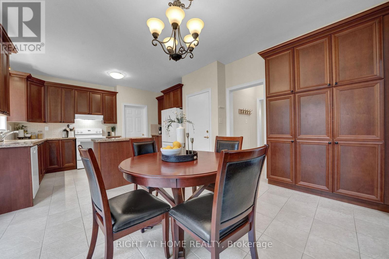 187 Woodbine Avenue, Oshawa, Ontario  L1L 0A5 - Photo 5 - E12501780