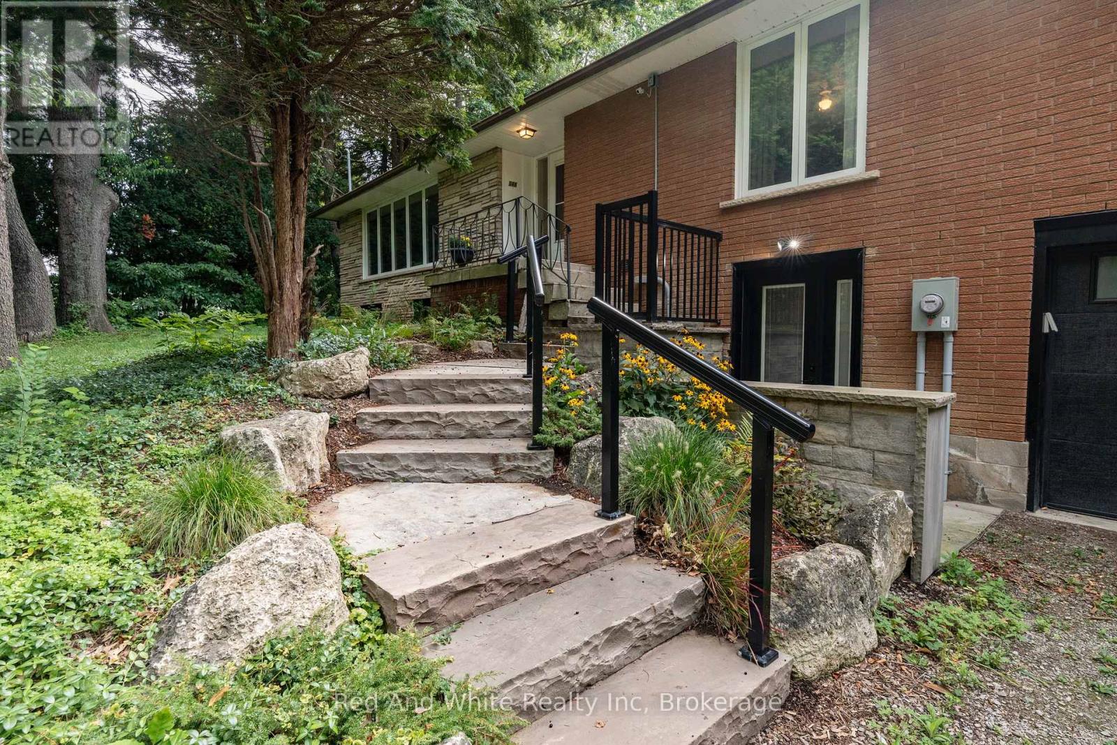 346 Jerseyville Road W, Hamilton, Ontario  L9G 3L6 - Photo 4 - X12393259