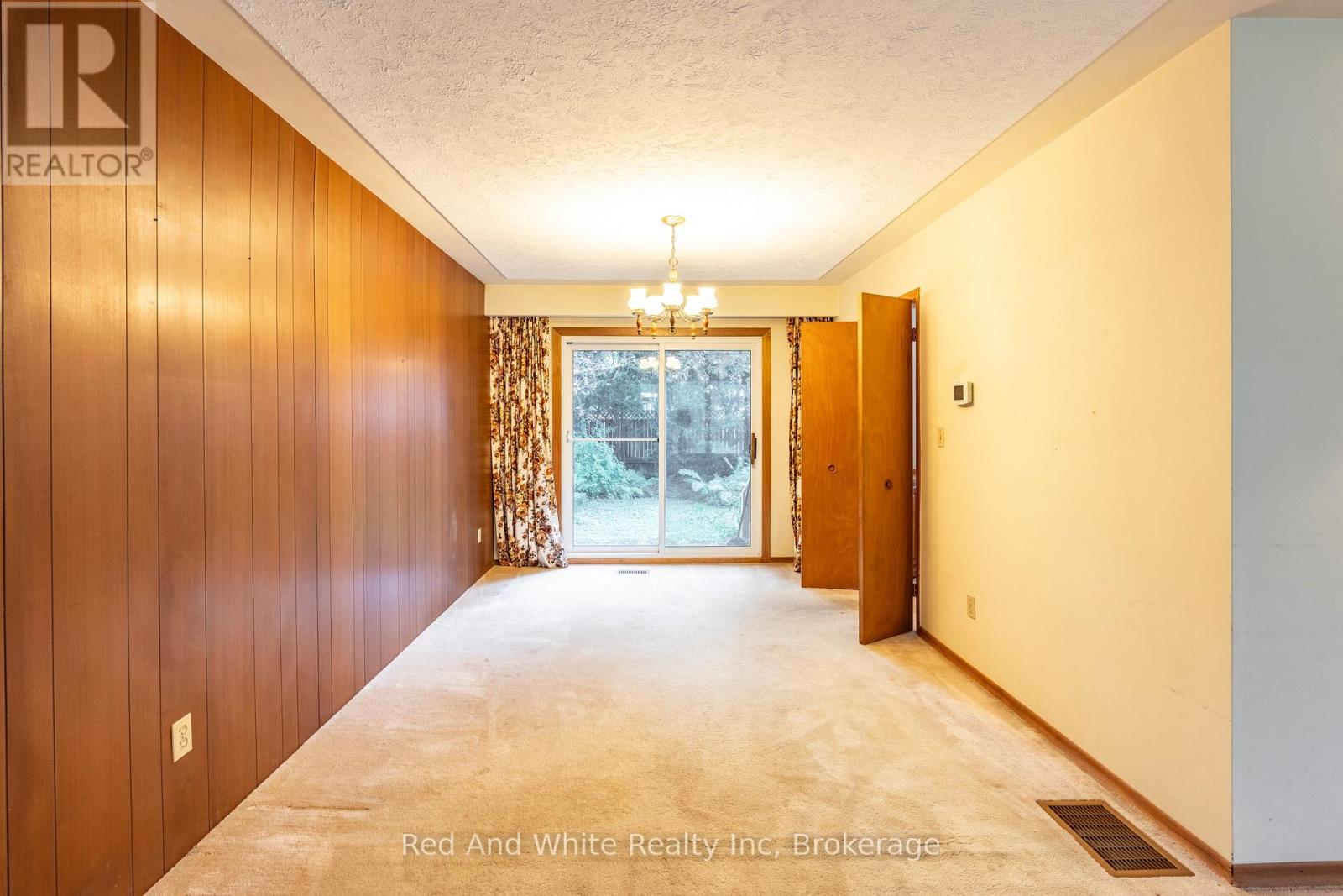 346 Jerseyville Road W, Hamilton, Ontario  L9G 3L6 - Photo 8 - X12393259