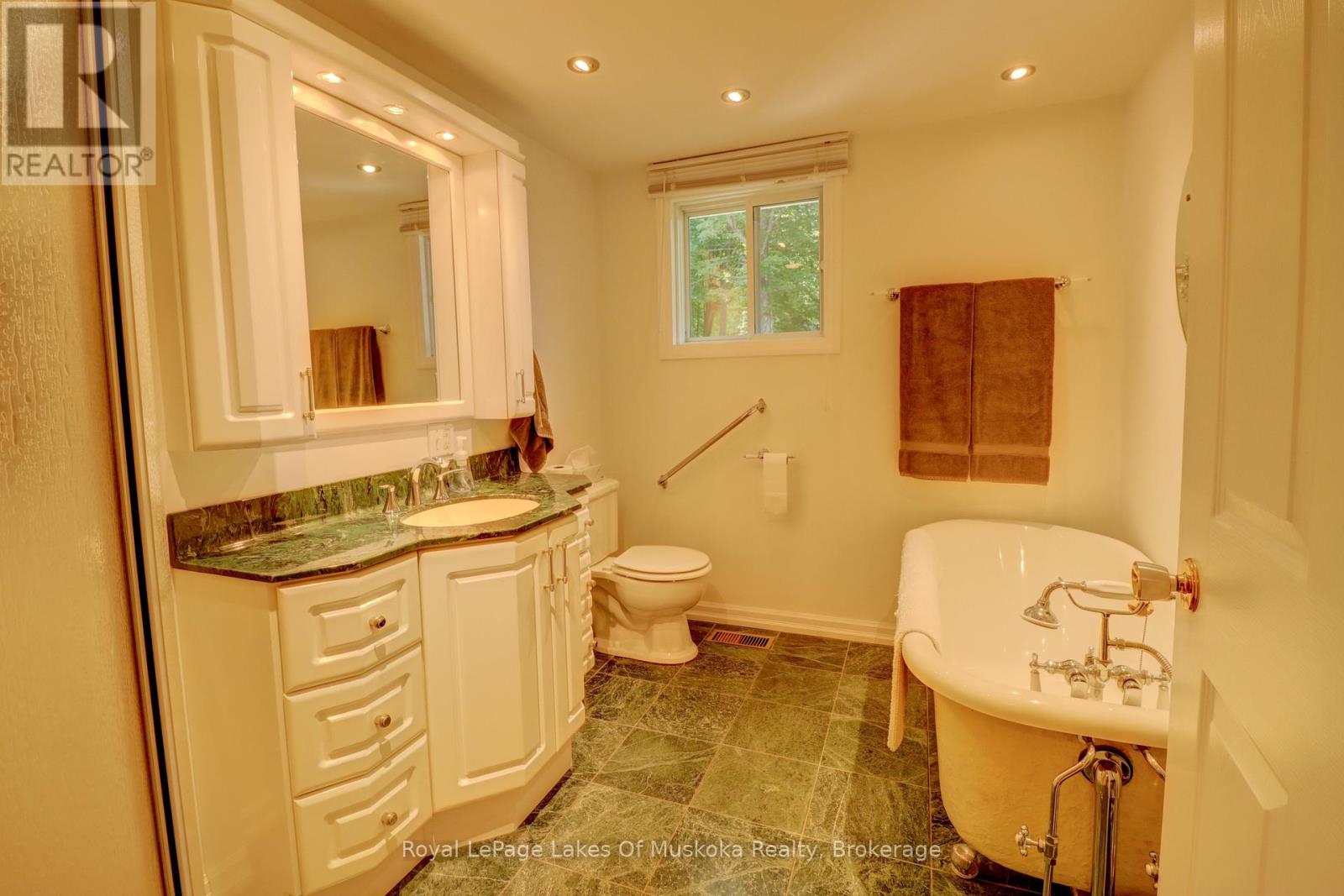 63 Florence Street W, Huntsville, Ontario  P1H 1V4 - Photo 10 - X12501694