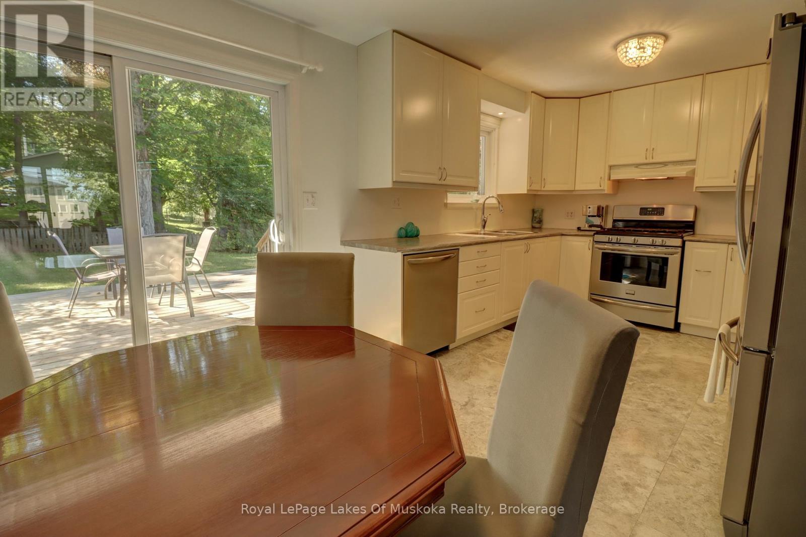 63 Florence Street W, Huntsville, Ontario  P1H 1V4 - Photo 5 - X12501694