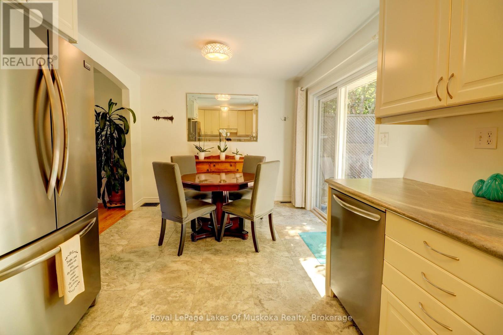 63 Florence Street W, Huntsville, Ontario  P1H 1V4 - Photo 6 - X12501694