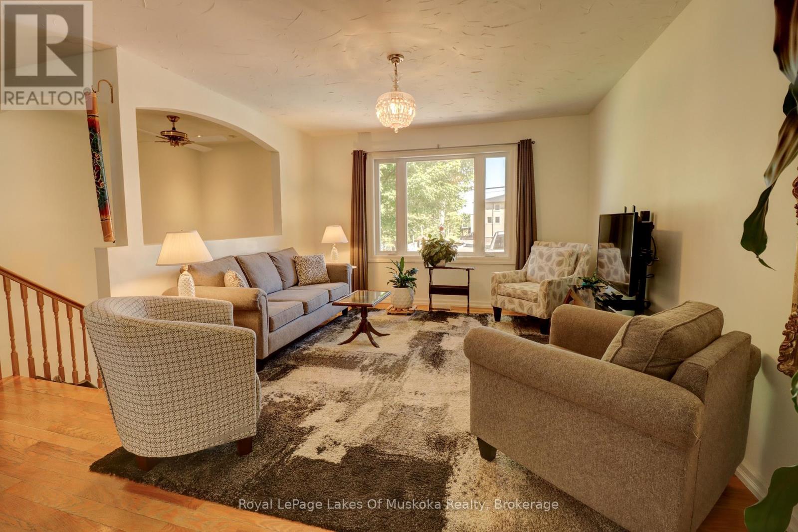 63 Florence Street W, Huntsville, Ontario  P1H 1V4 - Photo 7 - X12501694