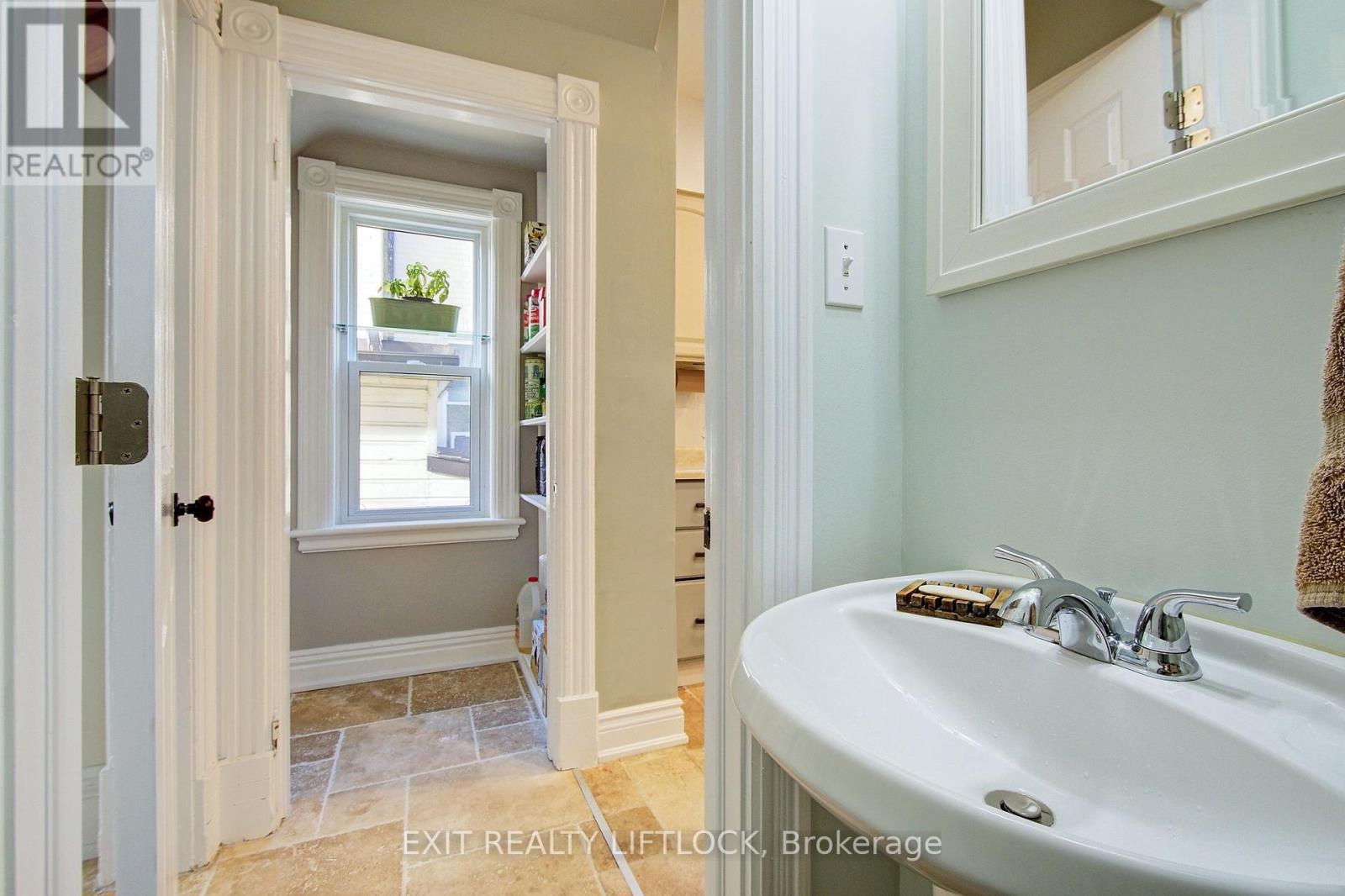 558 Chamberlain Street, Peterborough (Otonabee Ward 1), Ontario  K9J 4L5 - Photo 21 - X12501772