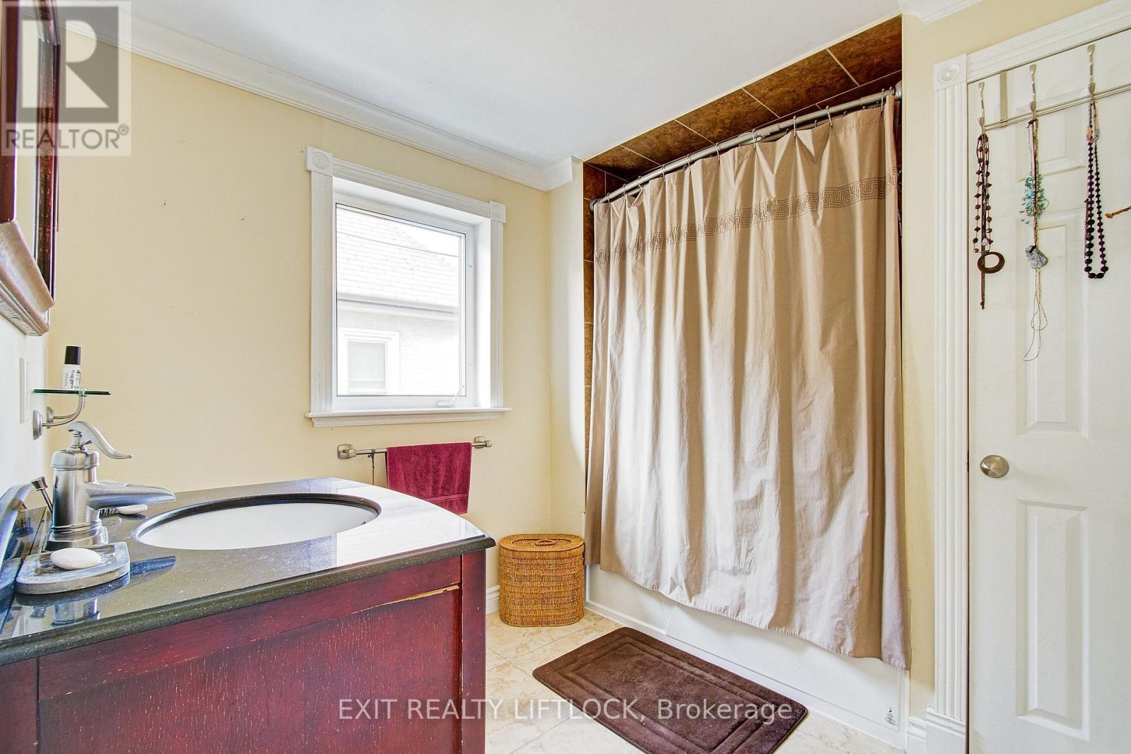 558 Chamberlain Street, Peterborough (Otonabee Ward 1), Ontario  K9J 4L5 - Photo 29 - X12501772