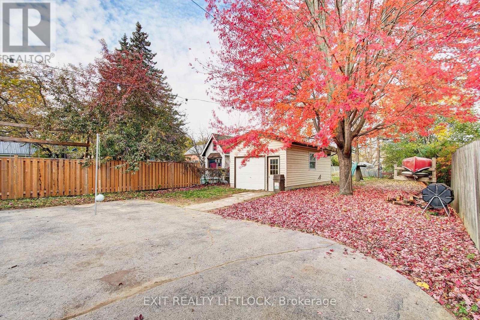 558 Chamberlain Street, Peterborough (Otonabee Ward 1), Ontario  K9J 4L5 - Photo 37 - X12501772