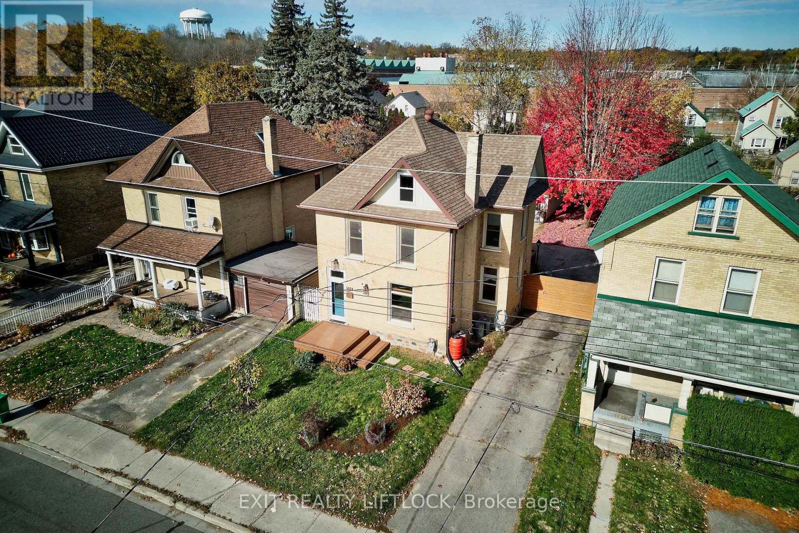 558 Chamberlain Street, Peterborough (Otonabee Ward 1), Ontario  K9J 4L5 - Photo 5 - X12501772