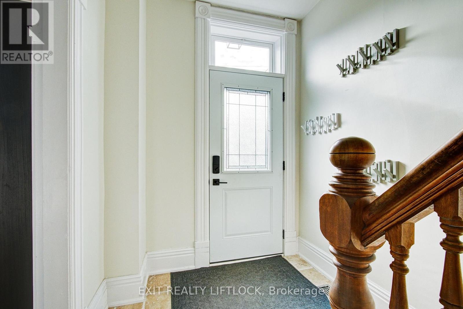 558 Chamberlain Street, Peterborough (Otonabee Ward 1), Ontario  K9J 4L5 - Photo 6 - X12501772