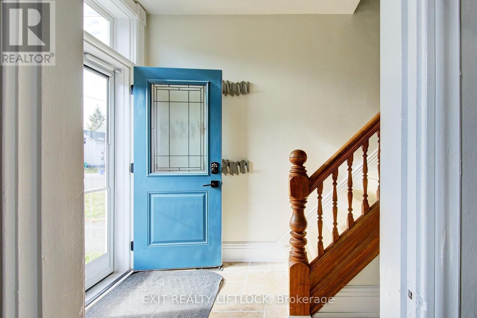 558 Chamberlain Street, Peterborough (Otonabee Ward 1), Ontario  K9J 4L5 - Photo 7 - X12501772