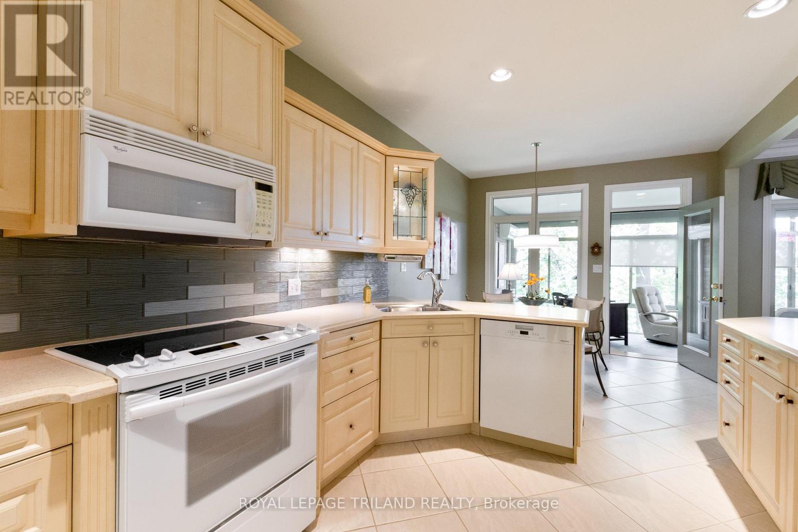 11 - 140 Mcgarrell Drive, London North, Ontario  N6G 5J1 - Photo 22 - X12501674