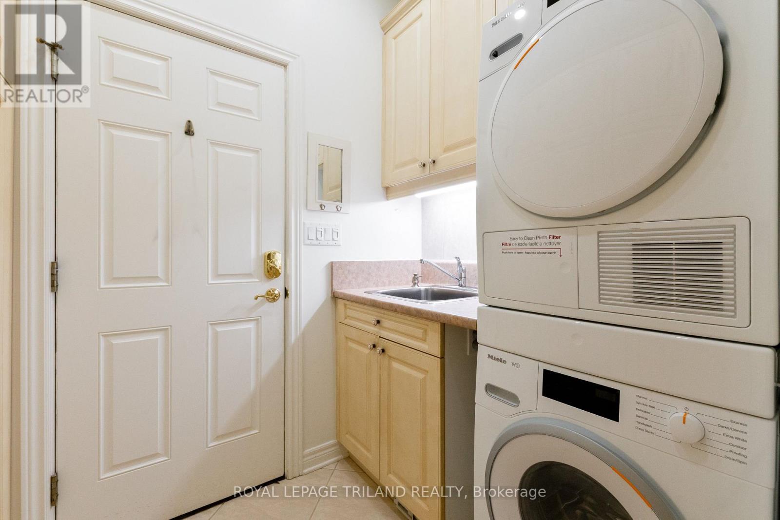 11 - 140 Mcgarrell Drive, London North, Ontario  N6G 5J1 - Photo 23 - X12501674