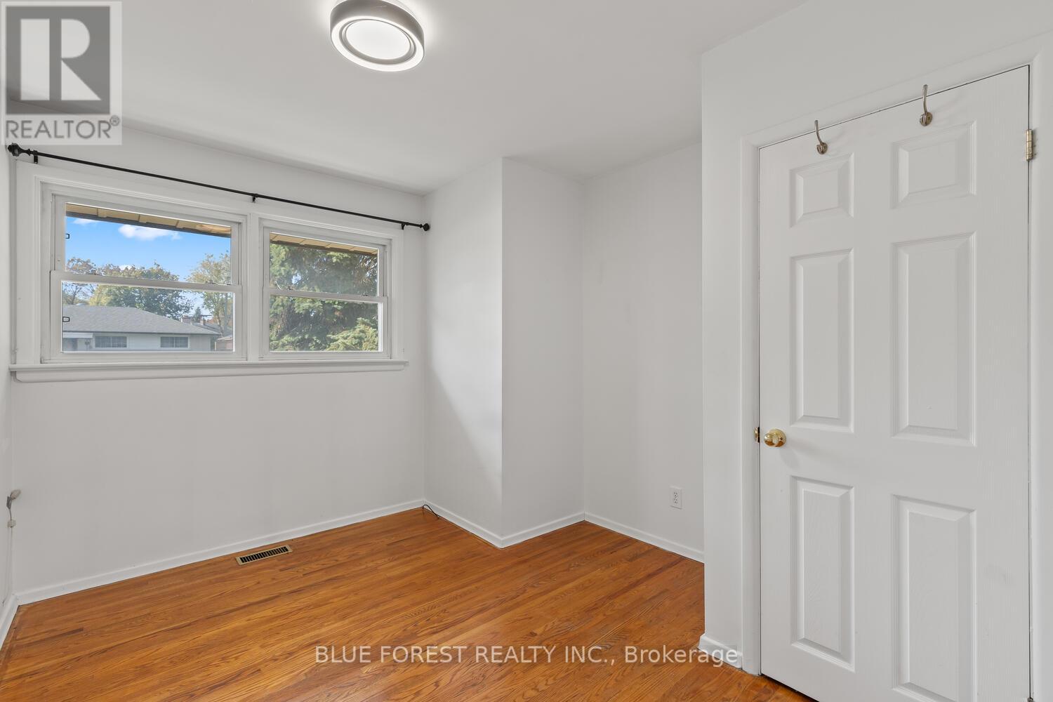 106 Laurentian Drive N, London East (East O), Ontario  N5W 1P2 - Photo 15 - X12501784