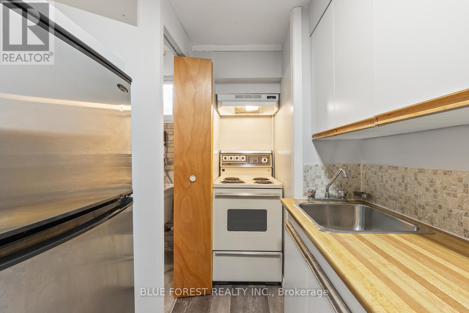 106 Laurentian Drive N, London East (East O), Ontario  N5W 1P2 - Photo 31 - X12501784