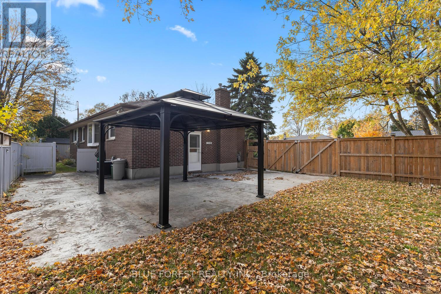 106 Laurentian Drive N, London East (East O), Ontario  N5W 1P2 - Photo 38 - X12501784