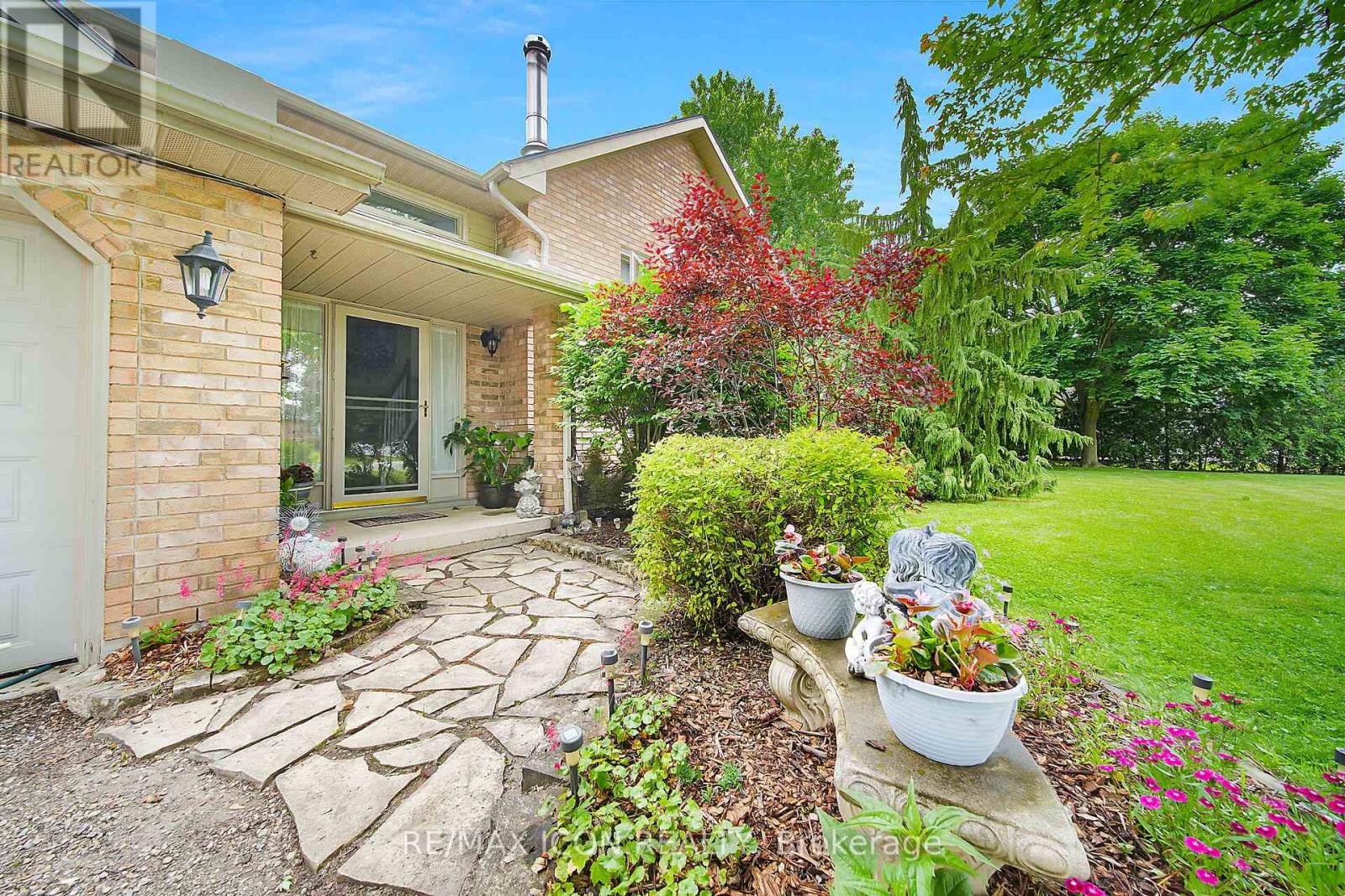 21 Lunn Lane, Dutton/dunwich (Wallacetown), Ontario  N0L 2M0 - Photo 2 - X12501788