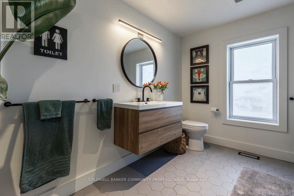 284 Houghton Avenue S, Hamilton, Ontario  L8K 2N3 - Photo 29 - X12501596