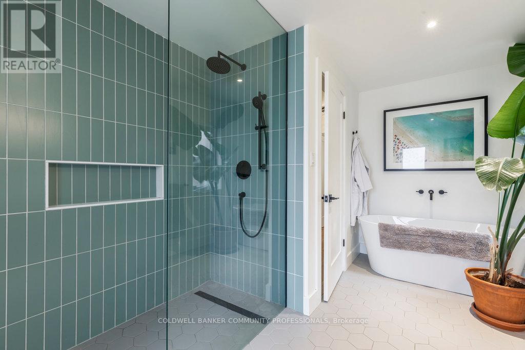 284 Houghton Avenue S, Hamilton, Ontario  L8K 2N3 - Photo 31 - X12501596