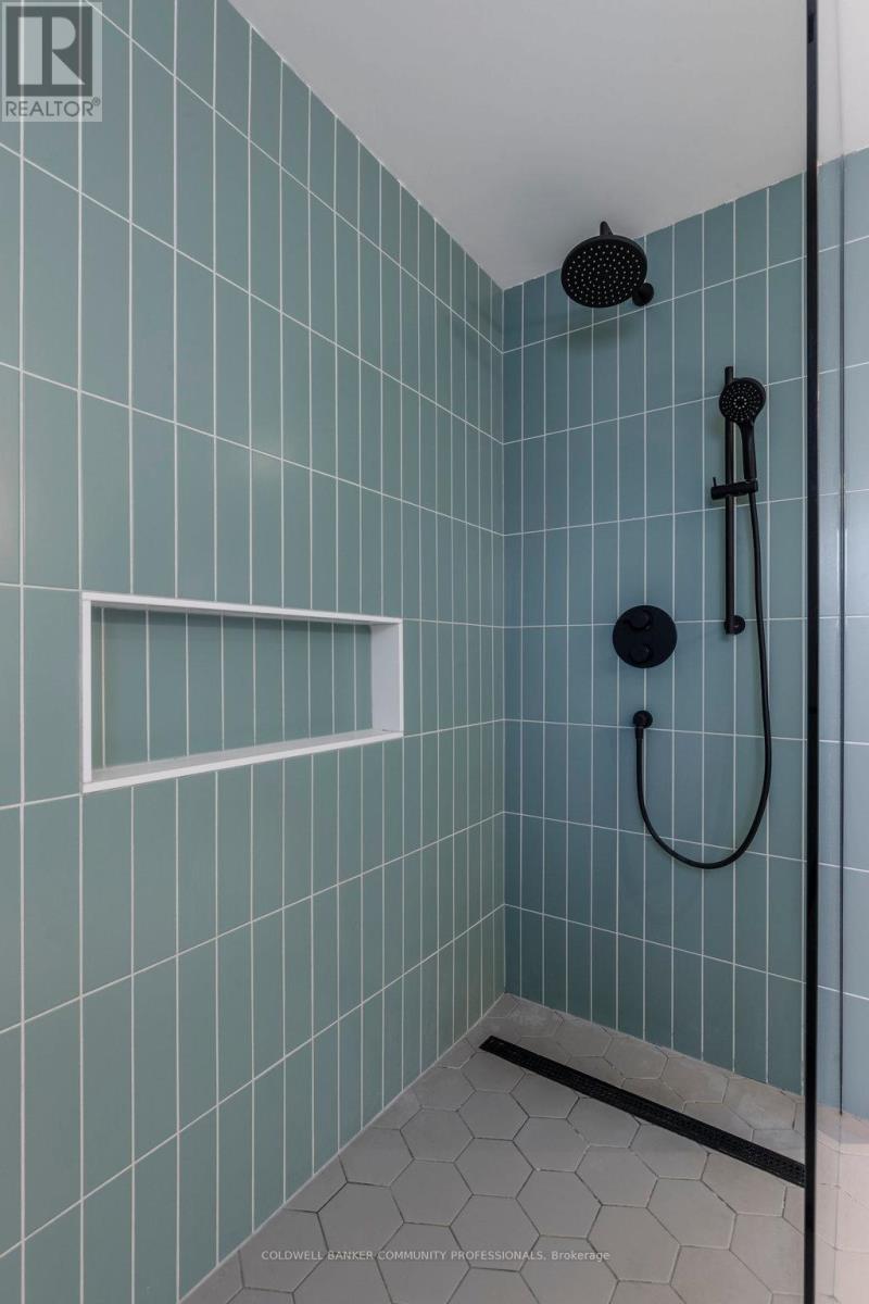 284 Houghton Avenue S, Hamilton, Ontario  L8K 2N3 - Photo 32 - X12501596