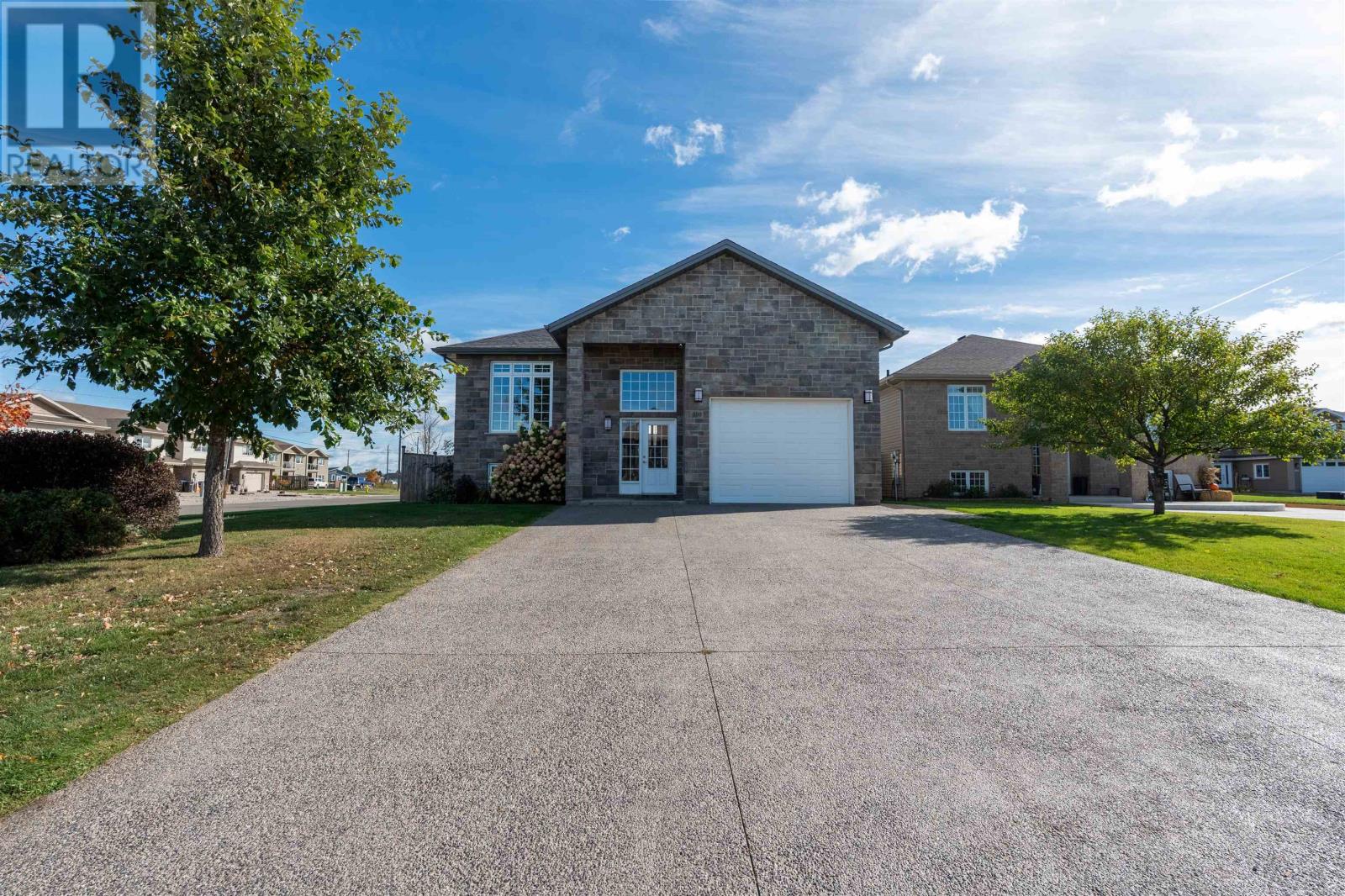 200 Deer Ct, Thunder Bay, Ontario  P7G 6B4 - Photo 3 - TB253177