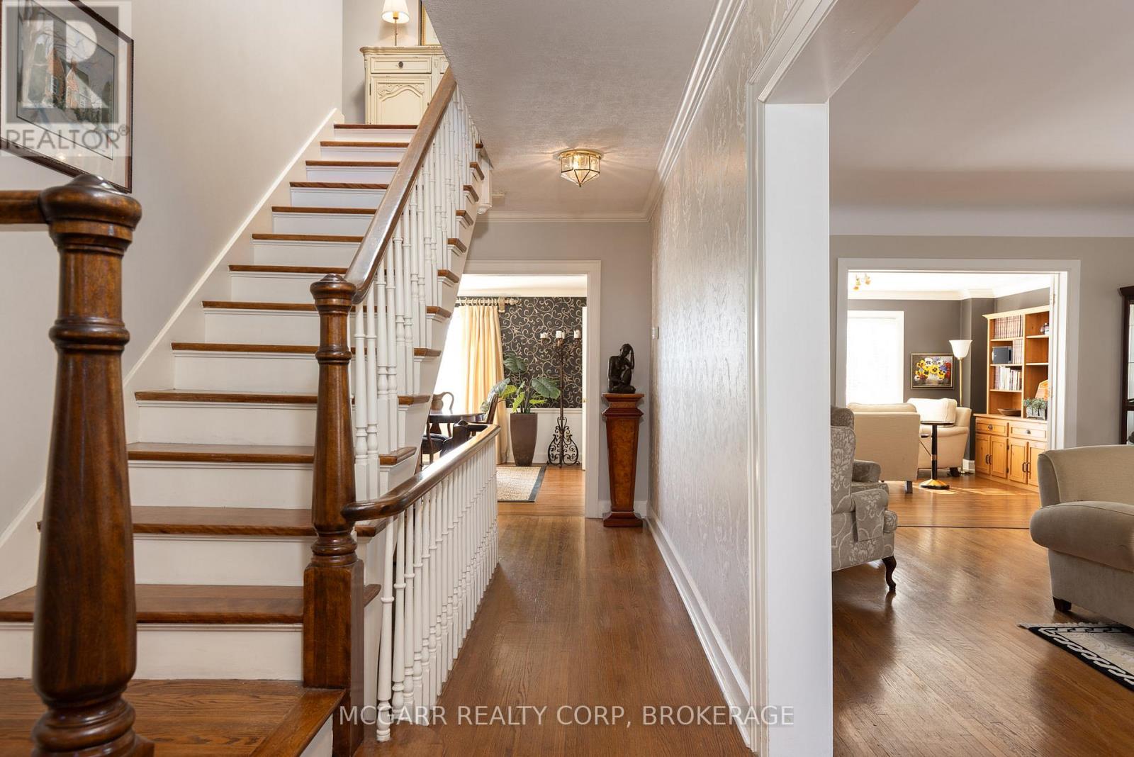 62 Hillcrest Avenue, St. Catharines (Old Glenridge), Ontario  L2R 4Y1 - Photo 4 - X12501684