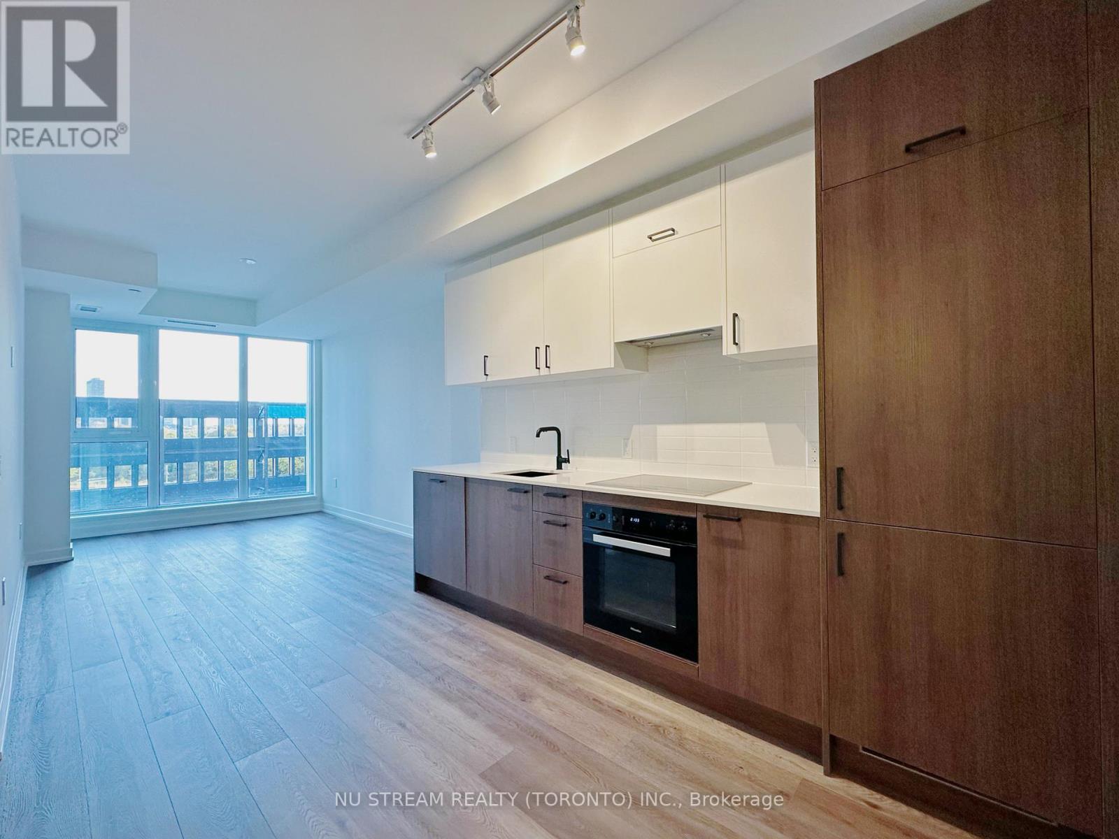 326 - 1 Kyle Lowry Road, Toronto, Ontario  M3C 0S6 - Photo 3 - C12500684