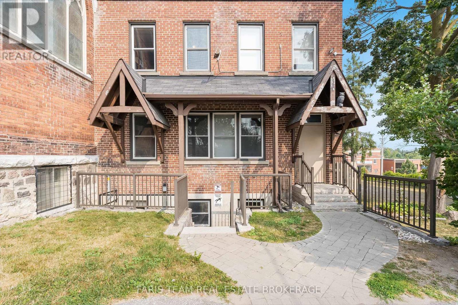 58 Peter Street N, Orillia, Ontario  L3V 4Y7 - Photo 11 - S12359904