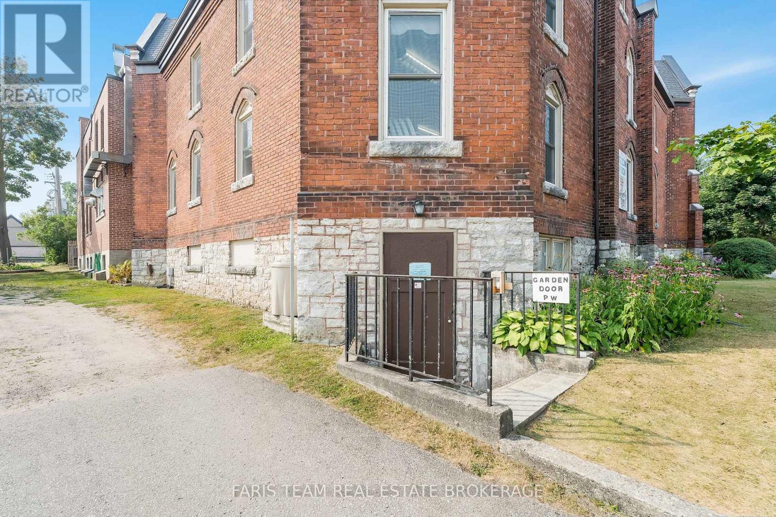 58 Peter Street N, Orillia, Ontario  L3V 4Y7 - Photo 9 - S12359904