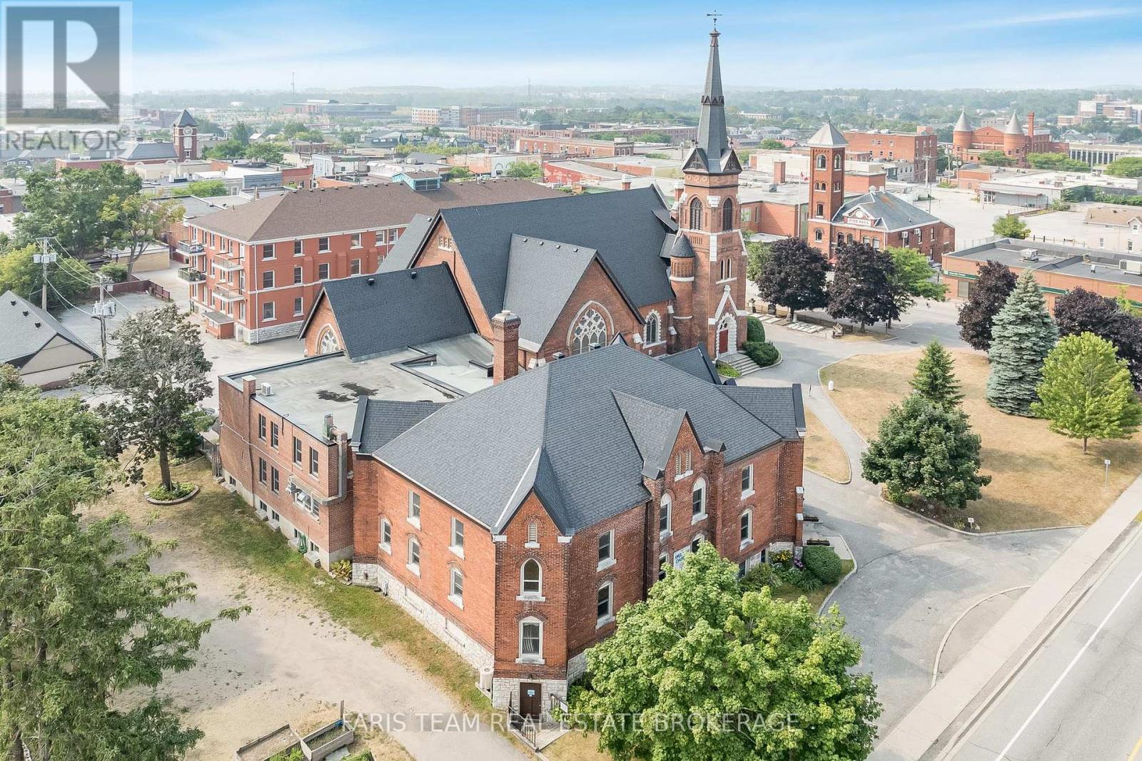 58 Peter Street N, Orillia, Ontario  L3V 4Y7 - Photo 3 - S12359904